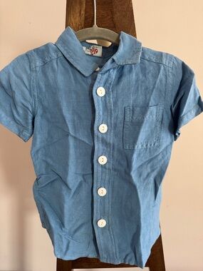 Biiz Kids- Light Blue Short Sleeve Button-Up linen Shirt w white buttons